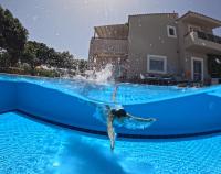 B&B Gouves - Four Seasons private villa - seaview - big heated pool - gym - sport activities - Bed and Breakfast Gouves