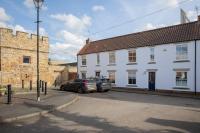 Sheriffs Tower Cottage - West - B&B