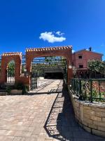 Apartment Karlo, Heated pool, private parking - B&B Bibići