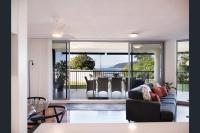 B&B Cairns - Stylish waterfront apartment - Bed and Breakfast Cairns