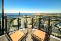 B&B Costa Dorada - Cloud Nine Retreat - Luxe 44th Fl Apartment - Bed and Breakfast Costa Dorada