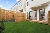 Te Atatu Cozy Brand New Townhouse 5 - Bed and Breakfast