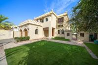Beachfront Dubai Villa for 10 Guests with Full Kitchen & View - B&B
