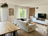 Chambre dans appartement élégant proche de Paris - B&B Suresnes