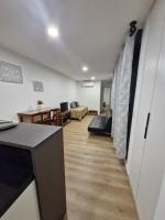Nuevo, opción parking, hasta 5 personas - B&B Montevideo