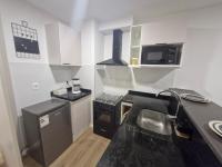 Nuevo, opción parking, hasta 5 personas - B&B Montevideo