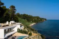 Opsis villas, A waterfront & architectural retreat - Ferienwohnung