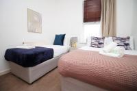 Central 2 Bedroom Apartment, 5 Guests Welcome, Free Off-Peak Parking - B&B