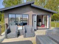 Luxury 2-Bed Lodge in Routh Sleeps 4 with Hot Tub - B&B Beverley