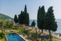 SalvatoreHomes - Luxurious Dreamview Waterfront Apartment in Torri del Benaco with Pool - Casa Azura - a 5 Star Luxury Collection at Lake Garda - B&B