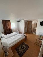 Zweibettzimmer mit Balkon
