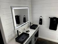 The Brand New - The Luxe Cabin sleeps 12! - Bed and Breakfast Broken Bow