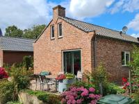 B&B Baarland - Composed Holiday Home on the coast of Baarland near Sea Beach - Bed and Breakfast Baarland