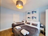 B&B London - Sleeps 5, 2 bedroom 3 min walk Mile End Station - Bed and Breakfast London