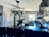 villa avec jardin et piscine - B&B