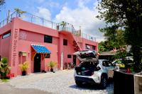 Hotel Little Swiss House - B&B Motobu