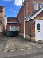 Spacious 3 bed with outdoor games room & private parking - B&B Gateshead