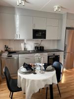 B&B Gothenburg - Modern and Chic Lindholmen Central Apartment - Bed and Breakfast Gothenburg