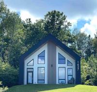 Le Jarret Noir! Chalet NEUF en nature SPA/Vue Lac - B&B Pohénégamook