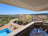 Apartment with Pool View 