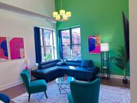 McCormick Place 3BR-2BA unit with Optional Parking - sleeps 8 - B&B