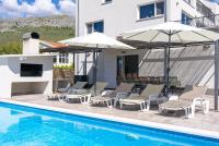 Modern apartment with private pool near Split - Ferienwohnung Podstrana