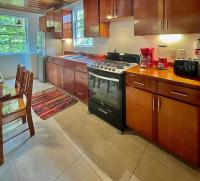 Caribbean Sunrise Villa - Bed and Breakfast Caye Caulker