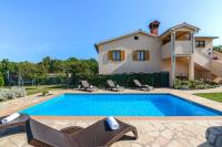 App Sadina with Private Pool and Garden - B&B