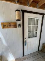 Delightful Sukiya Tiny House! Japanese Garden in Homestead - B&B