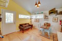 4-Season Gold Coast Cottage, 2 Mi to Winter Sports - Chambres d'hôtes Muskegon