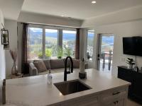 B&B Kelowna - Black Mountain Amazing Home on Golf Course - Bed and Breakfast Kelowna