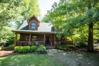 Gecko Getaway - Great cabin getaway - private hot tub - community pool - B&B