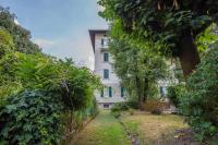 West Park Suite With Parking by Holiday Solutions - Bed and Breakfast