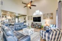 Steps from Gulf Freeport Home with Water Views - B&B Freeport