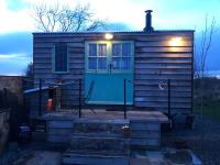 Private Shepherds hut with Castle view - B&B