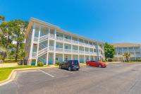 First Floor 2 Bedroom Condo with Golf Course Views-Magnolia Place 101 - Sleeps 6 guests! - Chambres d'hôtes Myrtle Beach