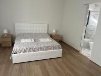 Dreibettzimmer mit eigenem Bad