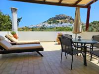 First floor apartment with balcony and Acropolis view