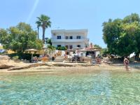 The Beachhouse Apartments - Chambres d’hôtes Vagía