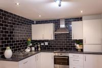 B&B Edinburgh - 4 Bed complete Home in Edinburgh Near Airport - Bed and Breakfast Edinburgh