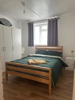 B&B Ilford - 2 Bed Apartment in Barking with free Parking and WIFi - Bed and Breakfast Ilford