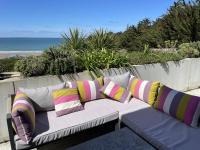 489 - Appart T2 surplombant la plage de Caroual. - B&B