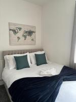 Sleek 3BR Home with Fast WiFi & Excellent Road Links to M42 and M5 - Chambres d'hôtes Smethwick