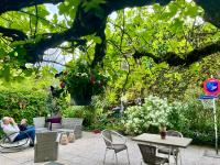 Le Repaire, accès terrasse de l'établissement - Chambres d’hôtes