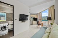 Apartment with Pool View 