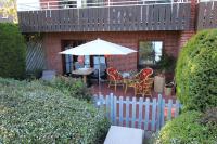 Landhaus am See mit Strandkorb in Scharbeutz - B&B Scharbeutz