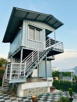 The Jade Highlands Mountain View Cozy container 2bhk villa - Bed and Breakfast Kodaikānāl