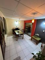 El jardín de Sarobe, Depto completo con estacionamiento - B&B