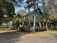 Inn on Fox Meadow - Spacious Victorian Inn - B&B