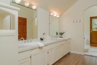 Castle Rock Ste-Deluxe Suite with Ocean View Spa Bath & Decks-Adults-No Pets